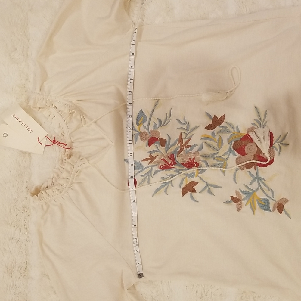 NWT Solitaire Beige/Cream Embroidered Long Sleeve Top, size M - Picture 4 of 16